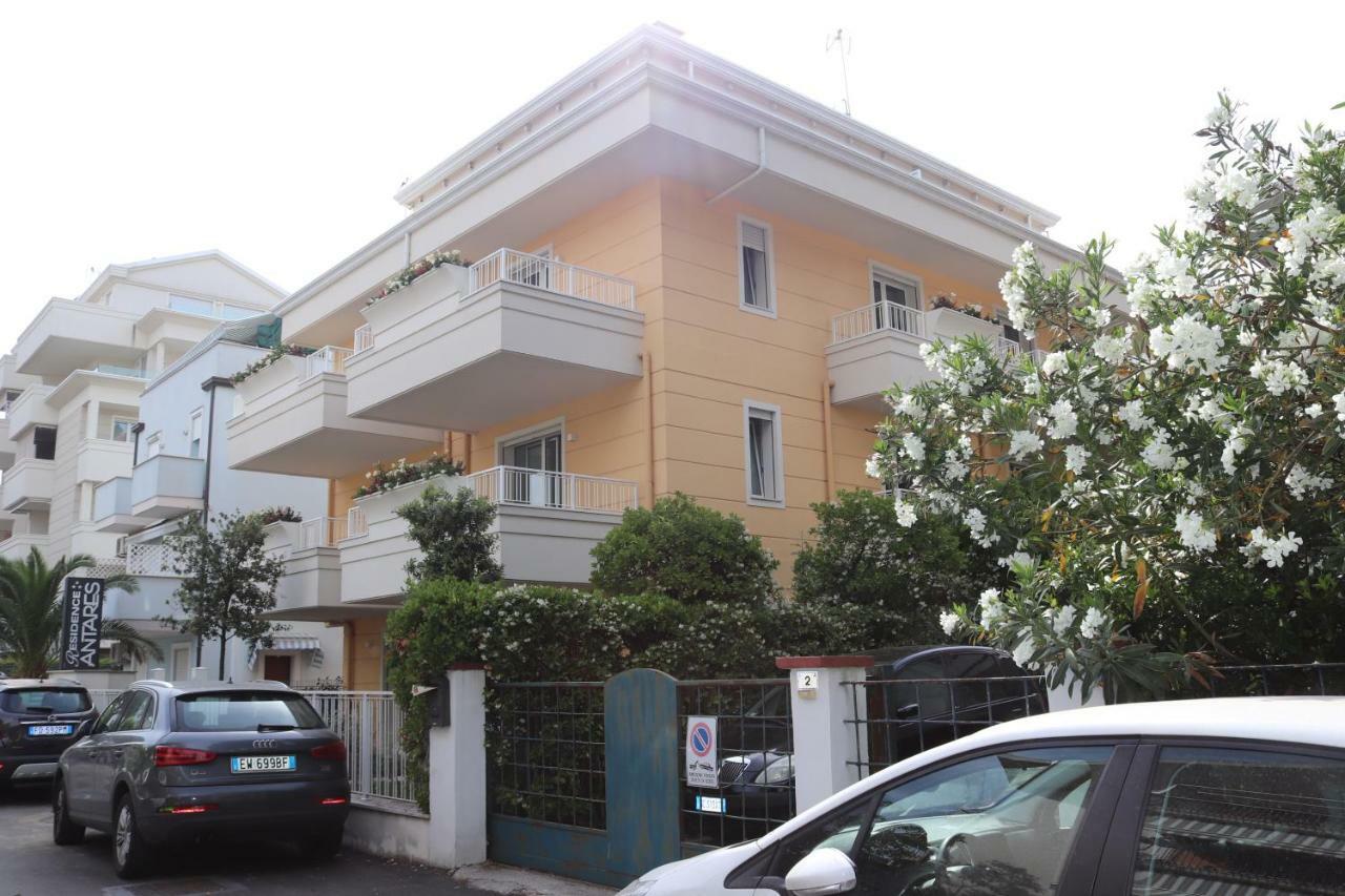 Antares Aparthotel Riccione Exterior photo